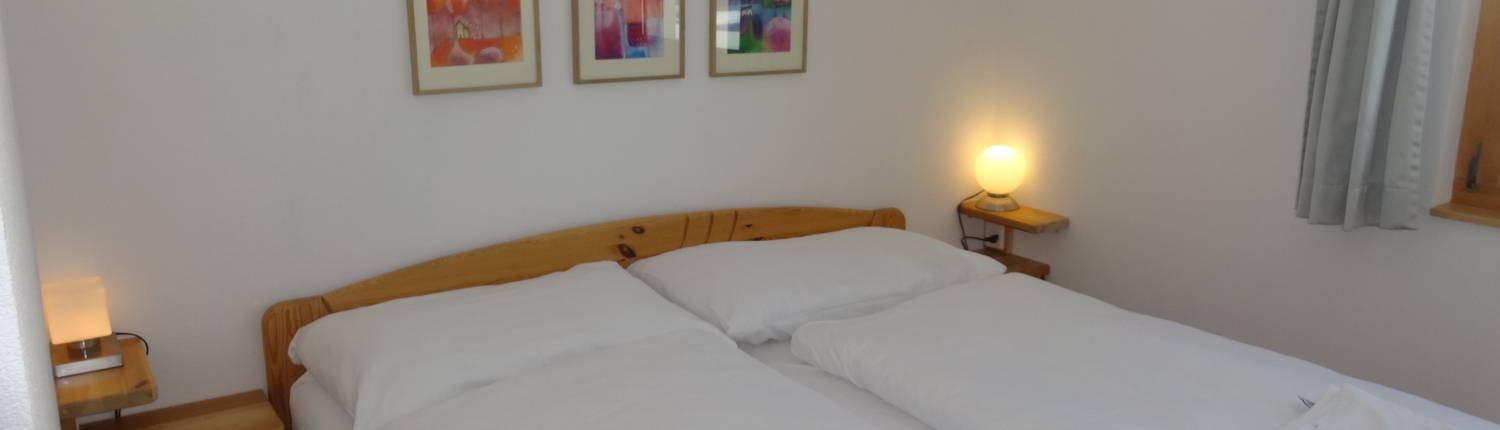 Aletsch_Service_WH28_Schlafzimmer_Auer (2)